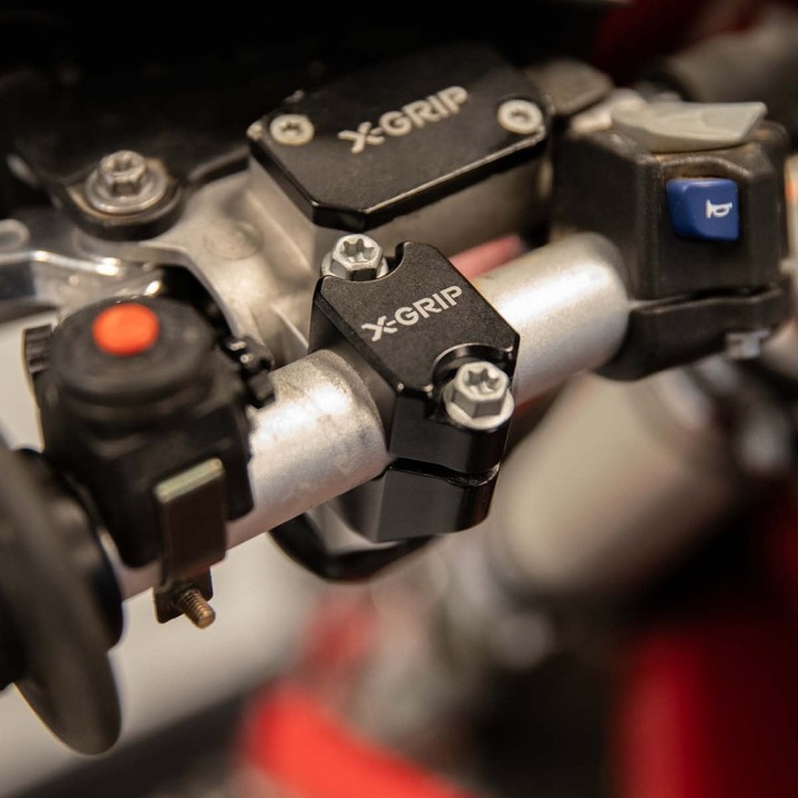 X-GRIP osłona obejma / wzmocnienie / zestaw naprawczy pompy sprzęgła i hamulca brembo od 2014 roku: beta,ktm, husqvarna,sherco