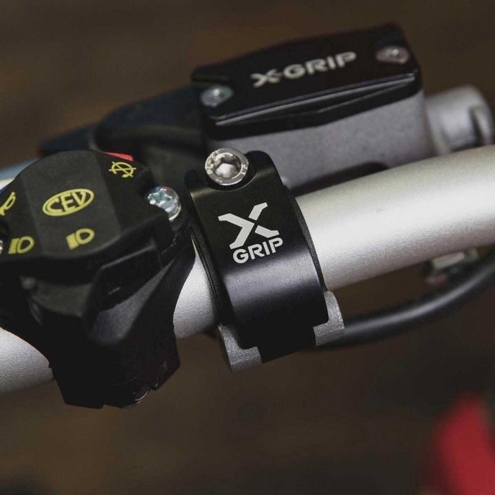 X-GRIP zacisk rotacyjny - mocowanie pompy (zapobiega pęknieciu mocowania) do pompy hamulca i sprzęgła braktec husqvarna, gasgas