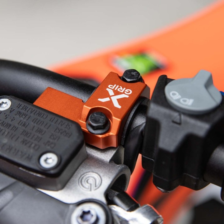 Kierownice i osprzęt X-GRIP osłona obejma wzmocnienie pompy sprzęgła (anti break clamp clutch) brembo po 2024 roku beta,ktm, hu…