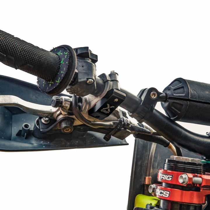 Kierownice i osprzęt X-GRIP osłona obejma wzmocnienie pompy sprzęgła brembo beta,ktm, husqvarna,sherco ( patrz opis towaru)