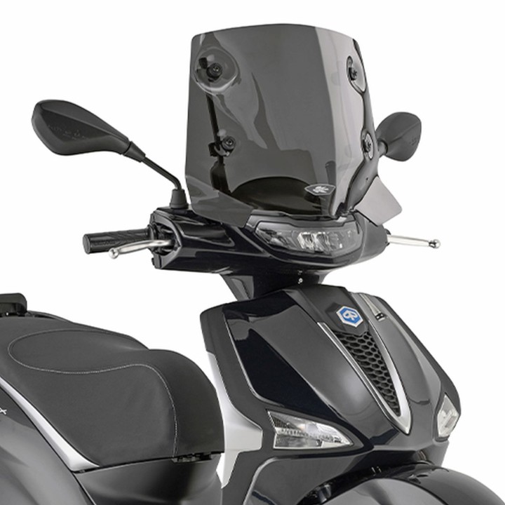 Nadwozie – pozostałe KAPPA 2026/04 szyba piaggio liberty 50 / 125 / 150 '25-'26 (26 x 41,5CM) przyciemniana - potrzebne mocowan…