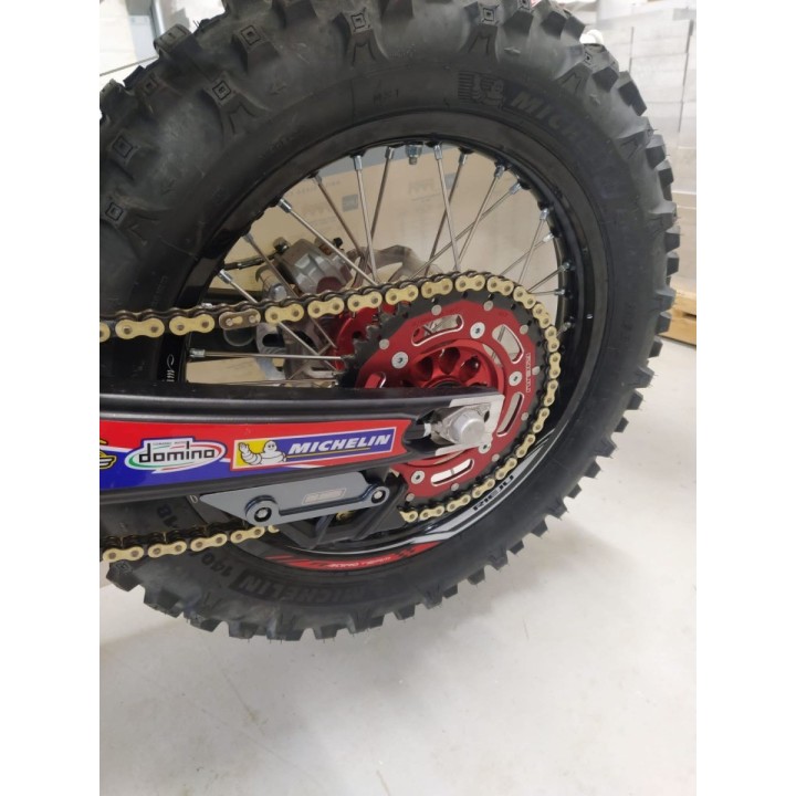 Plastiki i naklejki FM-PARTS osłona wahacza ktm sx/exc '12-'23; husqvarna te/fe '14-'23; gas gas ec '20-'23