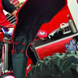 Plastiki i naklejki BLACKBIRD okleina przeciwbłotna honda crf 250 '22-'23, crf 450 '21-'23