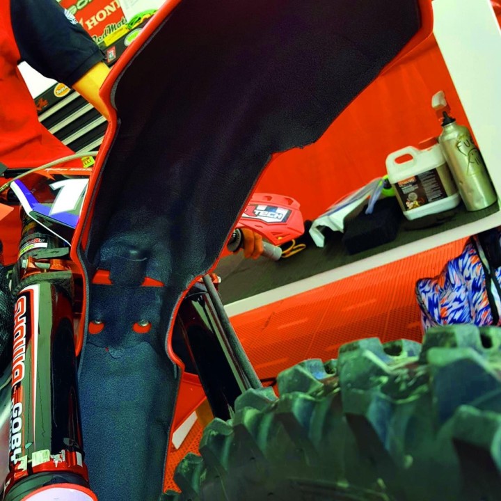 Plastiki i naklejki BLACKBIRD okleina przeciwbłotna ktm sx/sxf '16-'18, EXC '17-'19