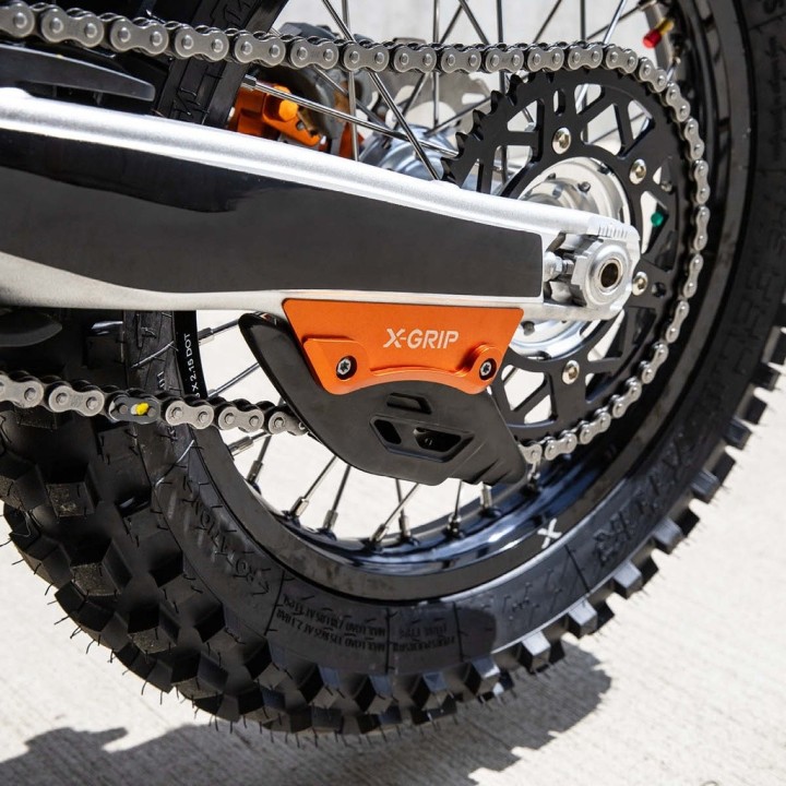 X-GRIP osłona wahacza tylnego pasuje do: ktm sx(f), xcf, xc '23-, exc(f), xc-w,xcf-w '24-, hqv tc, fc, fx, tx '23-, fe, te '24-…