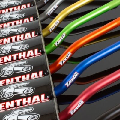 RENTHAL KIEROWNICA 1,1/8 CALA (28,6MM) TRIAL 100 FATBAR HANDLEBARS BLACK TRIALS 100 KOLOR CZARNY Z GĄBKĄ - widok alternatywny