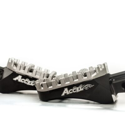 ACCEL PODNÓŻKI SUZUKI RMZ250/450 '08-'17, ALUMINIUM T7075, KOLOR CZARNY, REGULOWANA SZEROKOŚĆ (KPL. 2 SZT) - PROMOCJA - widok alternatywny