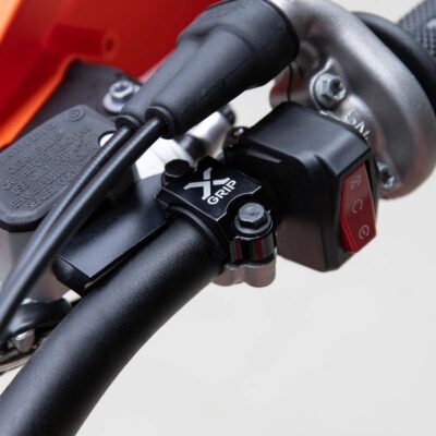 X-GRIP OSŁONA OBEJMA / WZMOCNIENIE HAMULCA BREMBO OD 2014 ROKU: BETA,KTM, HUSQVARNA,SHERCO KOLOR CZARNY - widok alternatywny