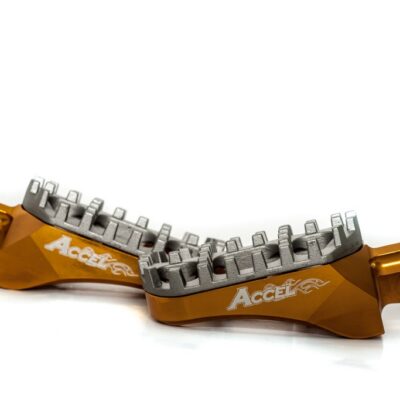ACCEL PODNÓŻKI SUZUKI RMZ250/450 '08-'17, ALUMINIUM T7075, KOLOR ZŁOTY, REGULOWANA SZEROKOŚĆ (KPL. 2 SZT) - PROMOCJA - widok alternatywny