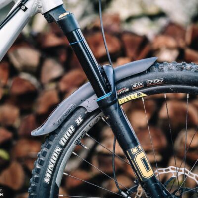 RAPID RACER PRODUCT RRP BŁOTNIK ROWEROWY PRZEDNI PROGUARD BOLT ON FRONT MINI KOLOR CZARNY (MONTOWANY NA ŚRUBACH DO PODKOWY AMORTYZATORA) - widok alternatywny