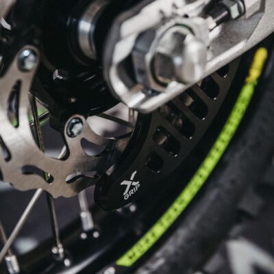 X-GRIP OSŁONA TYLNEJ TARCZY HAMULCOWEJ KTM EXC / EXC-F `04-, HUSQVARNA TE/FE `14-, HUSABERG - '13, GASGAS EC, EC-F '21- KOLOR NIEBIESKI - widok alternatywny